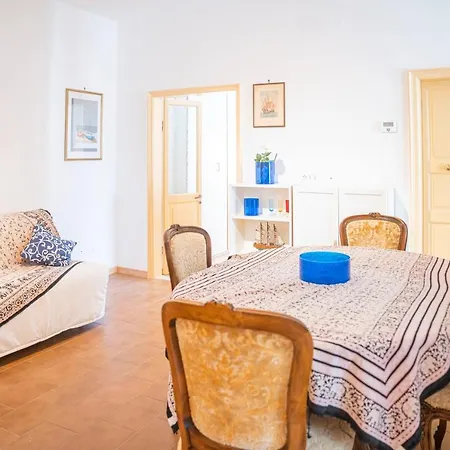 شقة 057 - Casa Portobello 50 Metri Dalla Baia Del Silenzio, Centro Citta' *
